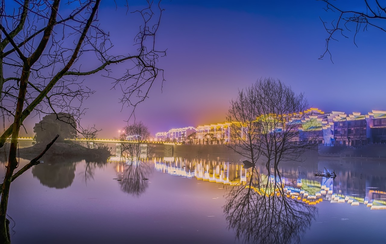 北京奥林匹克公园夜景，梦幻与活力的交融